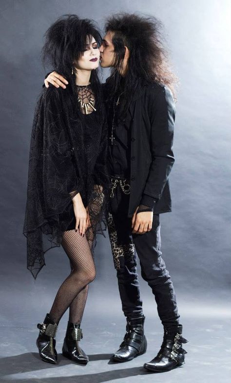 80s Goth Fashion, Goth Couple, Goth 80s, Trad Goth Outfits, Deathrock Fashion, Chica Heavy Metal, Goth Outfit Inspo, Types Of Goth, Traditional Goth