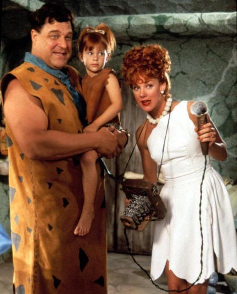 The Flintstones Movie 1994, Flinstones Couple Costume, Flinstones Halloween Costumes Family, Flinstones Halloween Costumes, Fantasia Flinstones, Flinstones Halloween, Wilma Flintstone Costume, Ideas Disfraz, Flintstones Costume