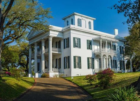 Neoclassicism house style Selma Alabama, Charleston House, Greek Revival Architecture, Greek Revival Home, Southern Architecture, Southern Plantations, Antebellum Homes, This Old House, Southern Homes