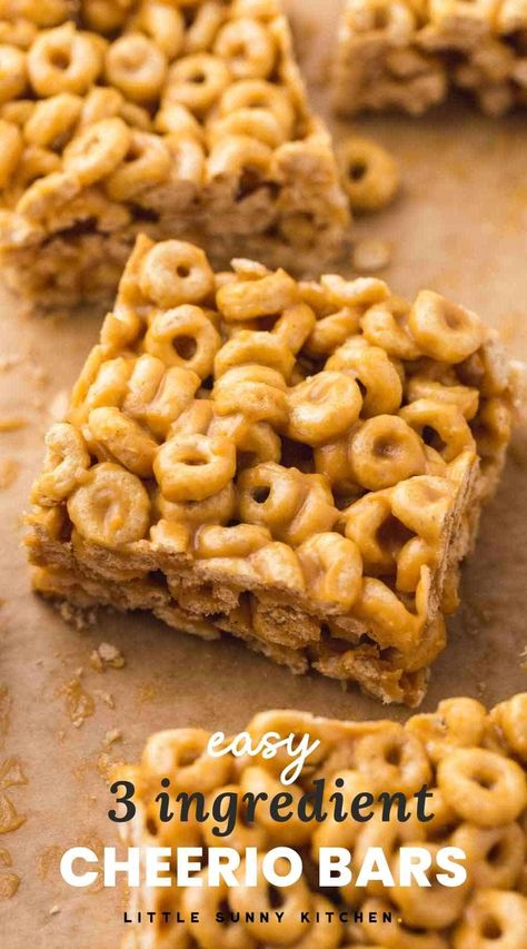 Peanut Butter Cheerio Bars are a sweet treat packed with crispy cereal, and creamy peanut butter that are so delicious and super simple to make. Cereal Bars Homemade, Cheerios Recipes, Peanut Butter Cheerio Bars, Cereal Bars Recipes, Homemade Cereal, Healthy No Bake, Cereal Bar, Cereal Treats, Cereal Bars