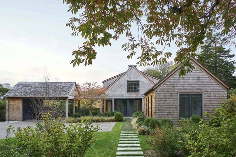 Oakstone Homes Iowa, Modern Additions To Traditional Homes, Colorado Ranch House, Clapboard Cottage, Hamptons Exterior, Designing A House, Modern Hamptons Style, Connecticut House, Beach House Getaway