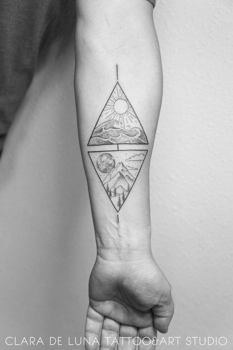 Travel Tattoo Ideas, Mother Tattoos For Children, Ocean Tattoo, Stunning Tattoos, French Tattoo, Bestie Tattoo, Sea Tattoo, Circle Tattoos, Circle Tattoo