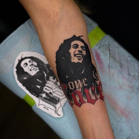 Bob Marley Tattoo For Women, Rasta Tattoo For Women, Rastafarian Tattoo, One Love Tattoo Bob Marley, Jamaican Tattoos For Women, Bob Marley Tattoo Ideas, Bob Marley Tattoo Design, Bob Marley Quotes Tattoos, Jamaican Tattoos