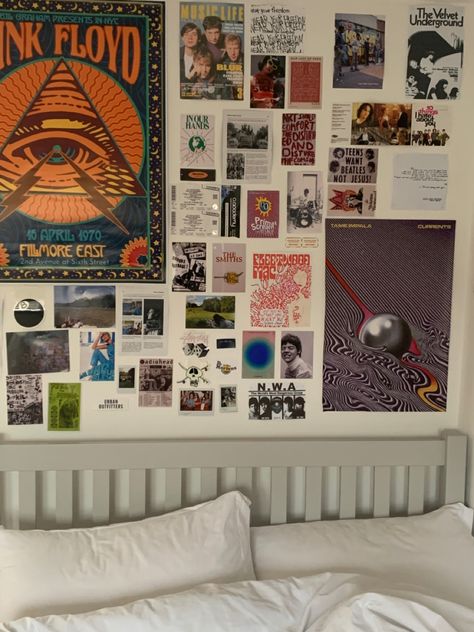 poster wall <3 Bedroom Ideas Bands Poster Wall, Where To Hang Posters In Room, Cool Poster Wall Bedroom, Tiny Posters Wall, Mini Wall Posters, Photos And Posters On Wall, Small Wall Posters Aesthetic, Pictures To Go On Wall, Posters On Dorm Wall