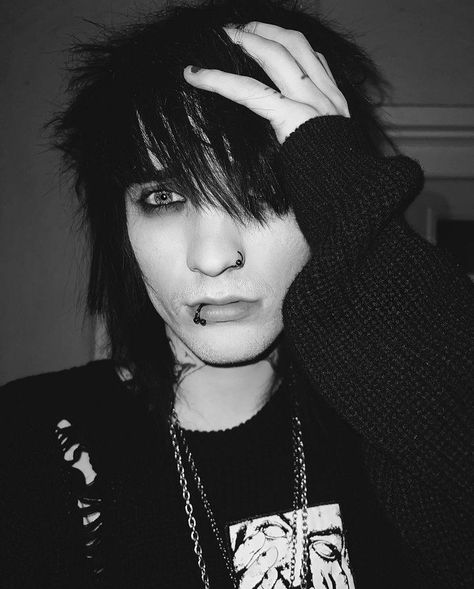 Hot Emo Guy, Jake Weber, Emo Boyfriend, Emo Men, Johnnie Guilbert, Emo Guys, Scene Girls, Emo Boys, Attractive People