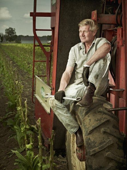 Jonathan Bielaski on Shooting Environmental Portraits Environmental Portrait, Foto Cowgirl, Corporate Portrait, Environmental Portraits, Robert Doisneau, Industrial Photography, Business Portrait, Shooting Photo, Male Portrait