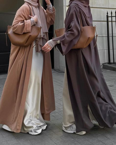 on fridays we wear abayas 👯‍♀️🤎 #modestfashion #modeststyle #hijabfashion #hijabootd #springoutfitideas #hijabstyle #modesty #cozyoutfit #modestclothing #hijabtutorial #hijabi #hijabinspiration #modestoutfit #modestootd #abaya #abayas #abayastyle #abayastyle #abayafashion #abayamodern Modesty Islam, Mode Niqab, Modest Fashion Muslim, Islamic Journal, Outfits Muslim, Hijabi Fits, Stile Hijab, Muslimah Outfit, Cute Modest Outfits