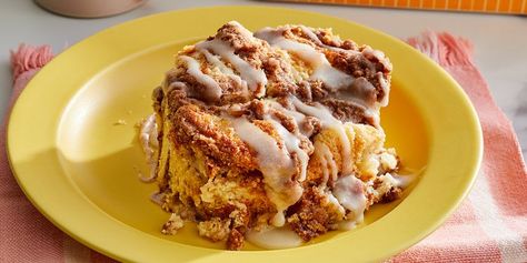 Cinnamon Roll Dump Cake Cinnamon Roll Dump Cake, Cinnamon Swirl Coffee Cake, Cinnamon Swirl Cake, Cake Cinnamon, Red Birthday Cakes, Chandelier Cake, Swirl Cake, Red Birthday, Cake Aesthetic