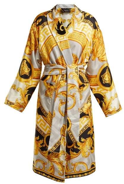 La Coupe Des Dieux Baroque Print Silk Robe - Womens - Grey Gold #silk#twill#Dieux Versace Clothes, Mind Movie, Versace Print, Versace Style, Versace Designer, Baroque Print, Silk Robe, Streetwear Fashion Women, Mccalls Patterns