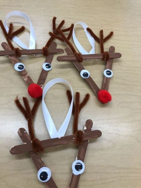 Diy Christmas Ornaments Using Popsicle Sticks, Reindeer Ornaments Diy Popsicle Sticks, Popsicle Stick Reindeer Ornament, Reindeer Craft Popsicle Sticks, Reindeer Popsicle Craft, Easy Christmas Crafts Popsicle Sticks, Mini Craft Sticks Ideas, Popsicle Reindeer Ornament, Popsicle Stick Winter Crafts