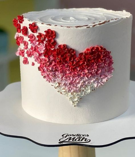 Heart Cake Designs, Anniversary Cake Designs, Happy Anniversary Cakes, Chocolate Cake Designs, Buttercream Cake Decorating, Elegant Birthday Cakes, Cool Cake Designs, Simple Cake Designs, Cake Decorating Piping