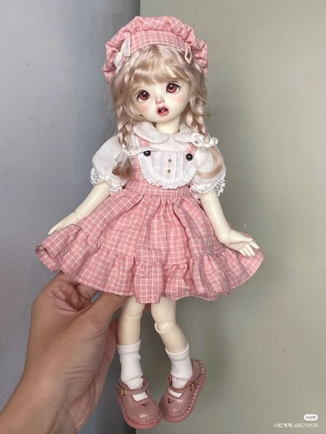 Cute Doll Outfits, Doll Outfits Human, Doll Clothes Aesthetic, Cute Doll Clothes, Korean Doll, Bjd Dolls Girls, Walpaper Hello Kitty, Barbie Fashionista Dolls, ดินปั้น Polymer Clay