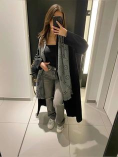 White Vest Outfit, Winter Drip, Lederhosen Outfit, Mantel Outfit, Outfit Inspo Winter, Zara Winter, Zara Drip, Mode Zara, Classy Winter Outfits