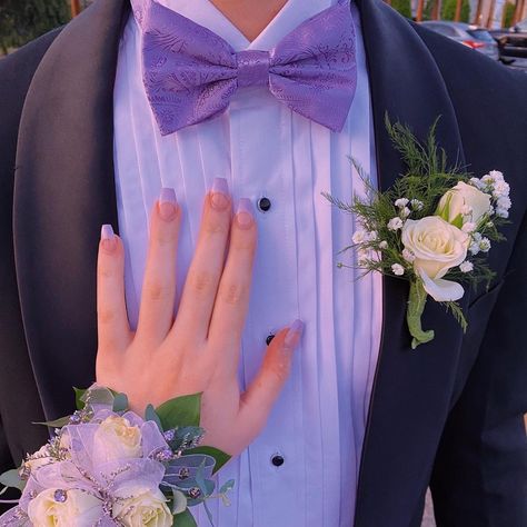 Lilac Prom Couple Outfits, Black Tux With Purple Accents, Main Chambelan Outfits Purple, Light Purple Quinceanera Chambelanes, Prom Dresses Light Purple Lavender, Corsage With Purple Dress, Lavender Quinceanera Chambelanes, Matching Prom Couples Purple, Purple Prom Tuxedo Ideas