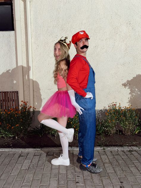 Couple Costumes Marvel, Mario And Peach Costume, Couple Costumes For Halloween Funny, Mario And Peach Costumes For Couples, College Halloween Costume Ideas Couples, Hsm Costumes, Bf Things, Mario And Peach, Safari Costume