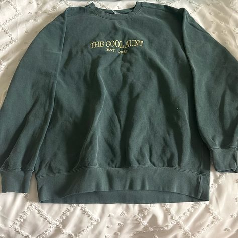 Recently Got This On Etsy And It’s The Wrong Year So I’m Getting Rid Of It! Never Worn. Green Comfort Colors Crewneck With Yellow Stitching “The Cool Aunt Est 2025” The Cool Aunt, Cool Aunt, Comfort Colors Sweatshirt, Weekly Outfits, Colors Green, The Cool, Green Yellow, Comfort Colors, Stitching