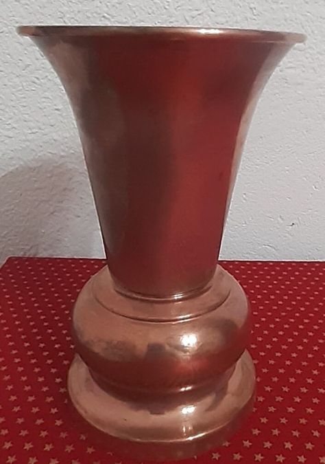 Copper vase/vase made in France. Height 17cm. Copper Vase, Made In France, Home Accents, Etsy Accessories, Spain, Copper, Pet Supplies, Home And Living, Vase