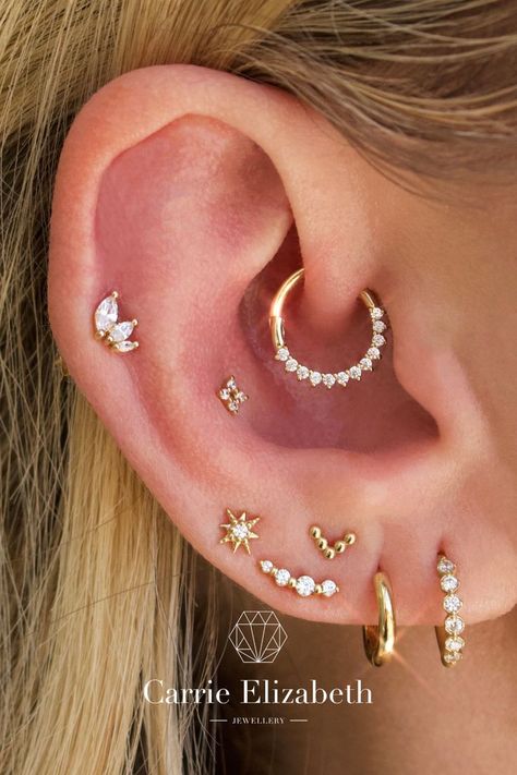 Assymetrical Ear Piercings, Flat Piercing Stud, Simple Ear Curation Ideas, Ear Jewelry Ideas Gold, Helix Gold Piercing, Gold Ear Designs, Ear Party Piercings, Upper Conch Piercing, Ear Mapping Piercing Ideas