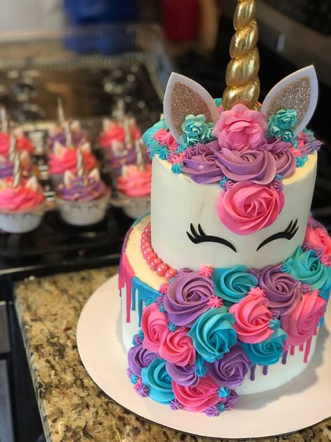 Kitty Unicorn Cake, Unicorn Drip Cake, Igloo Cake, Christmas Cupcake Cake, Rapunzel Birthday Cake, Tiered Cakes Birthday, Fondant Cake Designs, Birthday Party Cups, Unicorn Birthday Cake