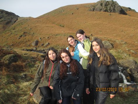 Fieldtrip School Outfit, Geography Student Aesthetic, Geography Aesthetic, Friends Hiking, Gcse Geography, Hiking Outfits, Human Geography, Aesthetic Friends, Uni Life