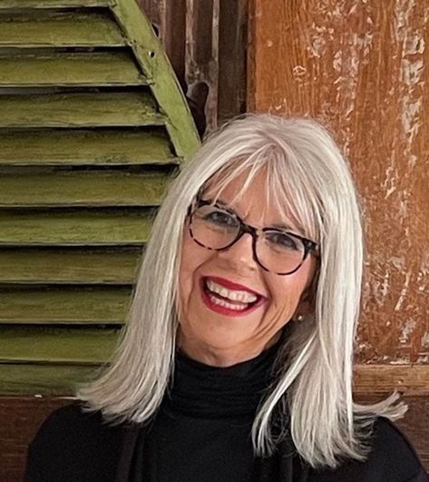 Stylish Glasses For Women, Bangs And Glasses, Grey Hair And Glasses, Glasses For Round Faces, Cindy Hattersley, Grey Hair Over 50, Glasses Trends, Womens Glasses Frames, Grey Hair Styles For Women