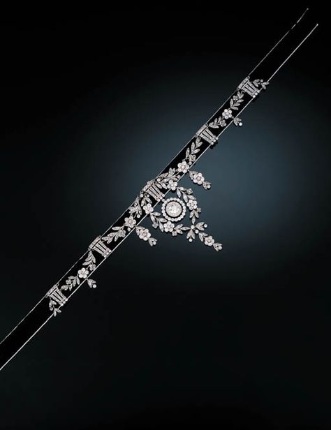 A Cartier choker/bandeau combination from 1914 Cartier Diamond, Round Diamond Earrings, Diamond Choker, Velvet Choker, Expensive Jewelry, Dream Jewelry, Belle Epoque, Wholesale Jewelry, Cartier