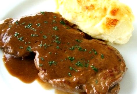 Want a rich, creamy topping for your steak and veggies? Check out this super simple recipe for diane sauce that the family is bound to enjoy! Sauce Diane, Steak Diane Sauce, Diane Sauce, Sauce For Steak, Potato Gratin Recipe, Steak Diane, Easy Steak, Potato Gratin, Recipe Simple