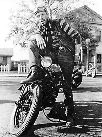 Lee Marvin As Chico in The Wild One Biker Movies, Lee Marvin, Motos Vintage, Motorcycle Gang, The Wild One, Harley Bobber, Marlon Brando, Jack Nicholson, Vintage Bikes