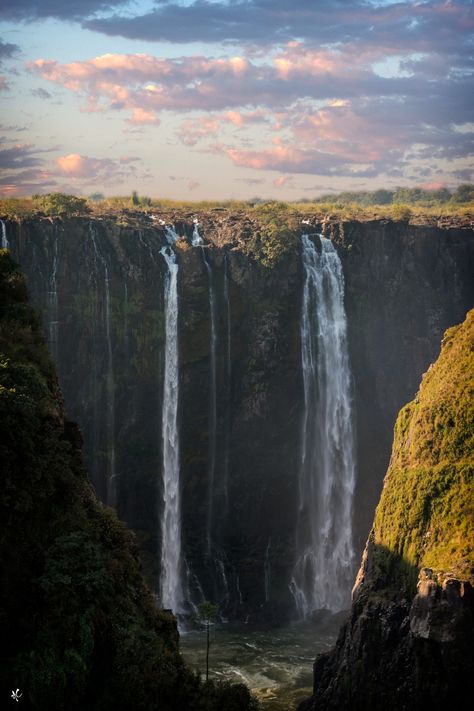 Zambia Photography, 7 World Wonders, Ux Project, Victoria Falls Zambia, Water Inspiration, Victoria Falls Zimbabwe, Amazing Locations, Zimbabwe Africa, Chobe National Park