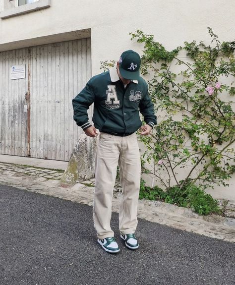 green on beige , nike dunks , green , green outfit , mens fashion , varsity jacket , green cap , fashion Aj1 Outfits Men, Beige Nike Dunks, Nike Dunks Outfit Men, Varsity Jacket Outfit Mens, Green Shoes Outfit, Cap Outfit Men, Dunk Outfits, Beige Nike, Green Jacket Outfit