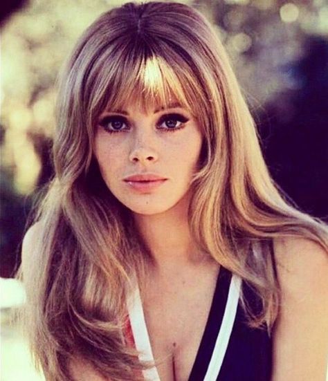 70’s Hair, Klasik Hollywood, Swedish Beauty, Britt Ekland, 70s Makeup, 60s Hair, Mode Retro, 70s Hair, Veronica Lake