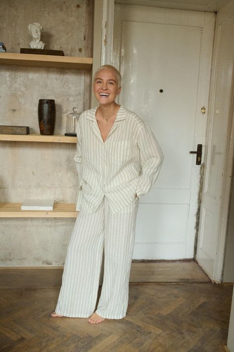 These wide-leg pyjama trousers offer a straight cut and full-length. Crafted from softened lightweight linen and in classy stripes pattern. With completely elasticated waistband and side seam pockets for maximum comfort. Perfect for sleeping, all-day lounging, or casual wear. They combine ease of styling with a relaxed fit, free of unnecessary details.  SIZING AND FIT This garment is true to size, and we recommend choosing the size you usually wear. If you want the garment to be loose-fitting, c