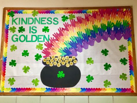 St Patrick's day bulletin board Saint Patricks Day Bulletin Board Ideas, March Bulletin Board Ideas, St Patrick's Day Bulletin Board, Sant Patrick, Rainbow Bulletin Boards, March Bulletin Board, Class Bulletin Boards, Teacher Bulletin Boards, March Crafts