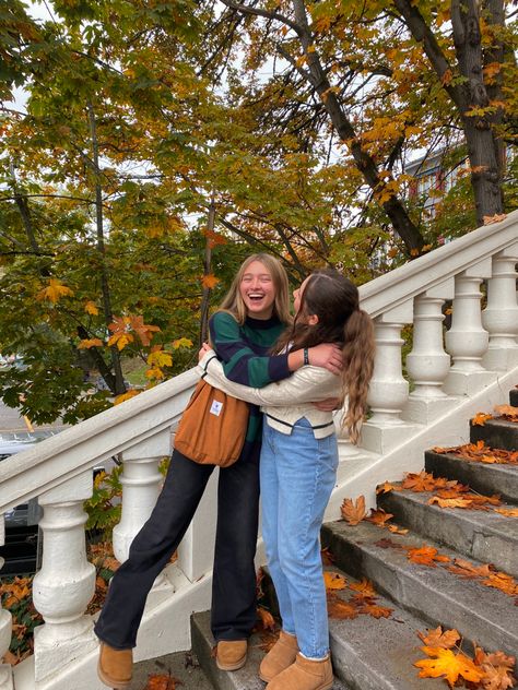 Vermont Picture Ideas, Fall Mood Board Outfits, Salem Pictures Ideas, Autumn Photo Pose, Fall Friends Pictures, Fall Outfits To Recreate, Autumn Pics For Instagram, Fall Lifestyle Aesthetic, Fall With Bestie