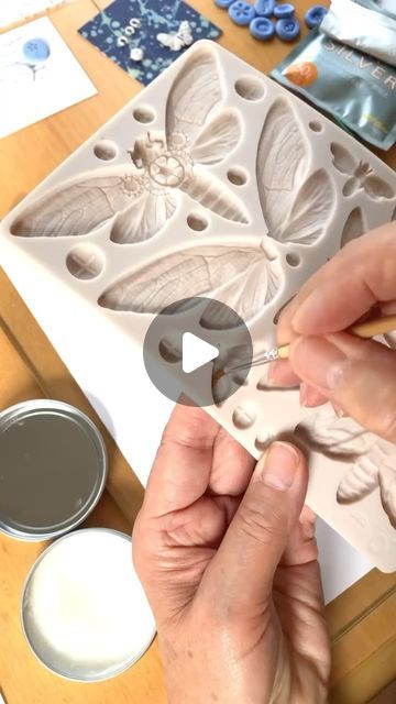 Anna Davenport | Ethical Jewellery on Instagram: "SILVER METAL CLAY >> this is such an easy @redesignwithprima mould to use with silver metal clay and the results are… BRILLIANT!  TOP TIP >> use a liquid release agent such as @cooltools.us CoolSlip so the silver metal clay doesn’t stick inside the detail in this mould. I spray a little on the lid of a tiny plastic pot and apply it using a paint brush  If you’re feeling nervous about starting to make your own jewellery using silver metal clay, I can help you 👍  🔥 GET 35% OFF 🔥 if you buy a BUNDLE of 2 of my Silver Metal Clay Guides and you’ll also get a copy of my 12-page PROJECT X GUIDE FREE!  Comment GUIDE and I’ll send you the discount link to my Etsy Shop 🤩  Want to feel confident using silver metal clay? I’ve written 6 SILVER METAL Silver Art Clay, Silver Clay Jewelry Tutorials, Clay Metal Jewelry, Silver Clay Jewelry Ideas, Precious Metal Clay Tutorial, Silver Clay Jewellery, Metal Clay Art, Metal Clay Tutorial, Clay Moulds