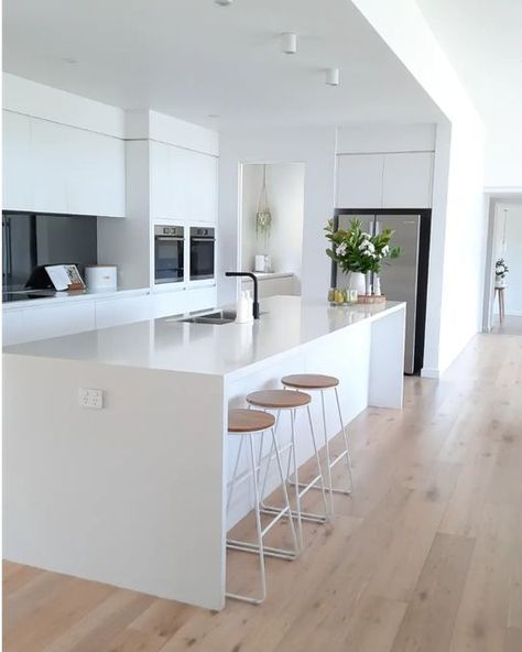 2024 Green, Open Plan Kitchen Dining Living, Open Plan Kitchen Dining, Kitchen Design Modern White, Kitchen Dining Living, Modern Kitchen Cabinets, White Modern Kitchen, House Design Kitchen, Modern Kitchen Design Luxury