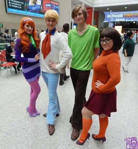 Scooby Doo CosPlay (The Girls) Vilma Scooby Doo Costume, Scooby Doo Cosplay, Gang Costumes, Scooby Doo Costumes, Fred Jones, Velma Scooby Doo, Shaggy And Scooby, Hot Halloween Outfits, Velma Dinkley