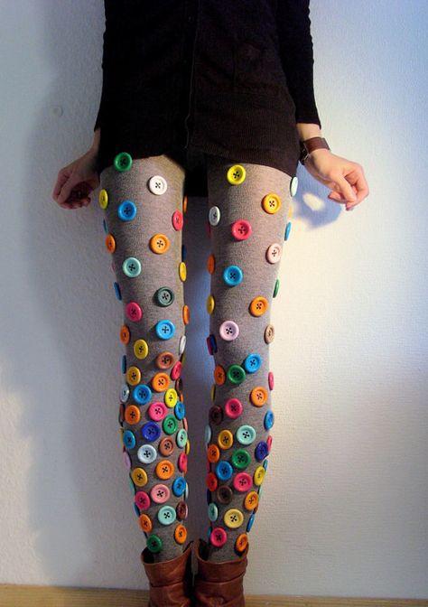 . Pola Top, Button Pants, Idee Cosplay, Stylish Socks, Diy Buttons, Fashion Tights, Crazy Socks, Button Art, Button Crafts