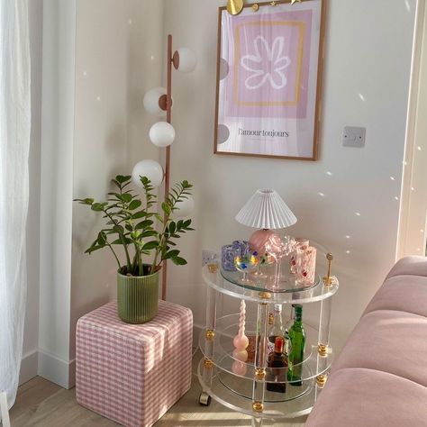 Cute Apartment Furniture, Eclectic Pastel Bedroom, 2023 Apartment Trends, Minimalist College Apartment, Pastel Eclectic Decor Living Room, Pastel Eclectic Living Room, Girly Loft Apartment, Colorful Minimalist Apartment, Pastel Apartment Aesthetic