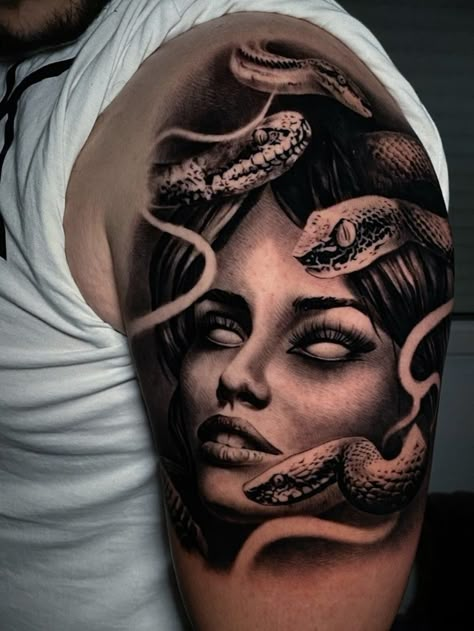 Medusa Neck Tattoo, Greek Mythology Medusa, Mythology Medusa, Greek God Tattoo, Cool Half Sleeve Tattoos, Medusa Tattoo Design, Medusa Art, Torso Tattoos, Gods Goddesses