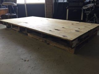 Pallet Stage : 5 Steps (with Pictures) - Instructables Pallet Stage, Wedding Platform, Kids Stage, Pallet Crates, Pallet Wedding, Outdoor Stage, Guitar Stands, Flexible Seating, Pallet Wall