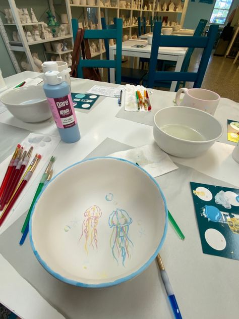 Octopus Pottery Painting, Aesthetic Painted Pottery, Ocean Pottery Ideas, Beach Pottery Painting, Ocean Themed Pottery Painting, Pottery Painting Sea Theme, Jellyfish Pottery Painting, Jellyfish Ceramics, Jellyfish Pottery