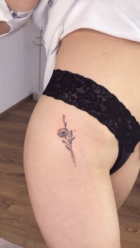 Sternum Bouquet Tattoo, Flower Bouquet Tattoo Hip, Flower Bouquet Tattoo Thigh, Flower Bouquet Tattoo Placement, Hip Tattoo Placement, Bouquet Tattoos, Mum And Daughter Tattoo, Bunami Ink, Upper Thigh Tattoos