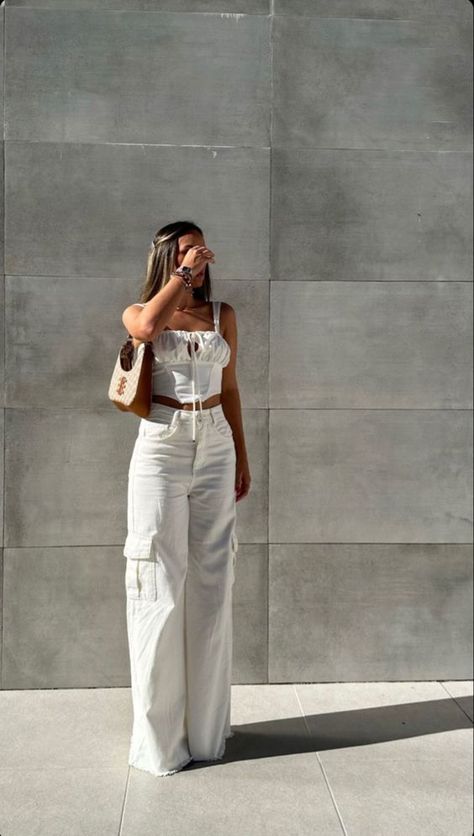 Rate This Cargo pants outfit From ⭐1~10. SAVE & FOLLOW i will update everyweek. White Cargo Jeans Outfit, How To Style White Cargo Pants, Pantalon Blanco Outfit, White Cargo Jeans, White Cargo Pants Outfit, Cargo Pants Women Outfit, White Outfits For Women, White Cargo Pants, Cargo Outfit