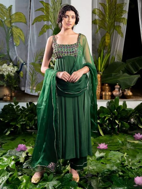 Square Neck Anarkali, Anarkali Patterns, Green Anarkali, Radhika Madan, Rhea Kapoor, Mira Rajput, Genelia D'souza, Sanya Malhotra, Karisma Kapoor