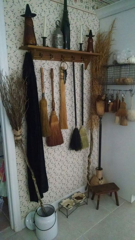 https://www.pinterest.fr/pin/333055334954726807/ My ko fi Witches Cottage, Witchy House, Witches House, Witchy Kitchen, Witch Room, Cottage Witch, Witch Cottage, Witchy Crafts, Witch Broom