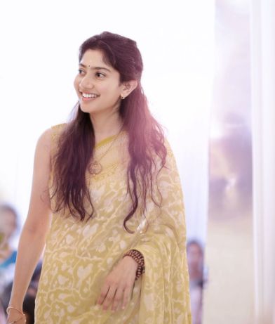 Sai Pallavi, Popular Actresses, Wedding Engagement Photos, Sister Wedding, Life Choices, Dance Performance, Film Industry, Family Members, Got Married