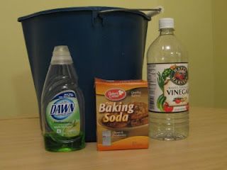 This floor cleaner got the grime out of our 25-year-old linoleum.  Dissolve 1/4 cup baking soda in 2 gal. warm water.  Add 1 Tbsp. dish soap and 1/4 cup white vinegar. How To Clean Linoleum Floors, Linoleum Cleaner, Homemade Floor Cleaners, Memory Candle, Linoleum Floors, Cleaning Floors, Floor Cleaners, Natural Floor, Cleaning Stuff