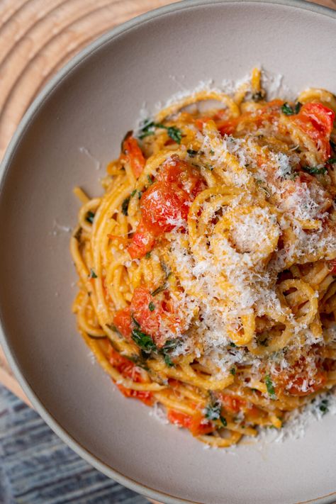 5-Ingredient Easy Cherry Tomato Pasta - Chasing Cravings Tomato Sauce From Scratch, Make Tomato Sauce, Pasta Aesthetic, Italian Dinners, Dry Pasta, Fresh Tomato Pasta, Tomato Pasta Recipe, Cherry Tomato Recipes, Cherry Tomato Sauce