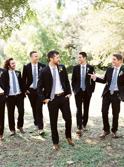 Bridal Party Black, Groomsmen Attire Black, Black Groomsmen Suits, Wedding Groomsmen Attire, Wedding Farm, Gift For Groom, Black Suit Wedding, Groom Wedding Attire, Groomsmen Photos